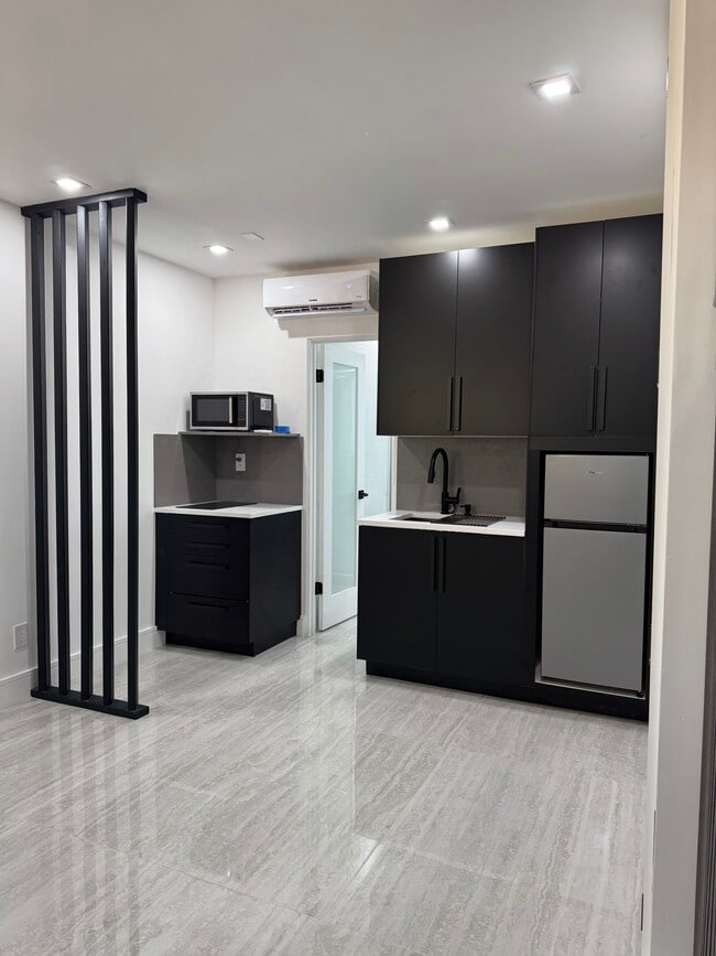 Foto del edificio - 125 NE 30th Ct