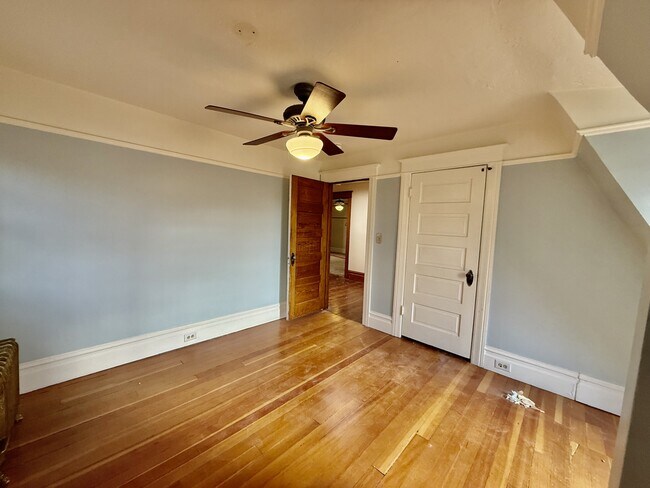 Foto del edificio - 1228 Bryan Ave