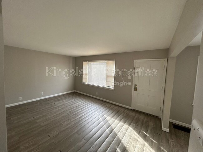 Building Photo - 10128 Cloverdale Dr