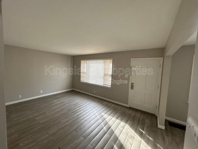 Foto del edificio - 10128 Cloverdale Dr