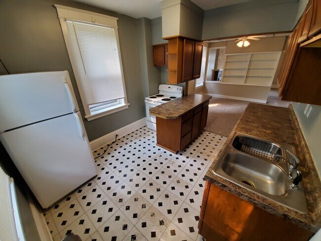 Foto del edificio - 623-625 N 10th Ave E