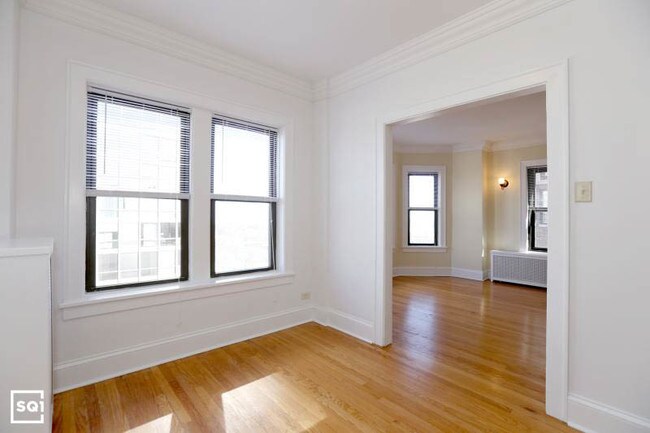 Building Photo - 2369 N Clark St