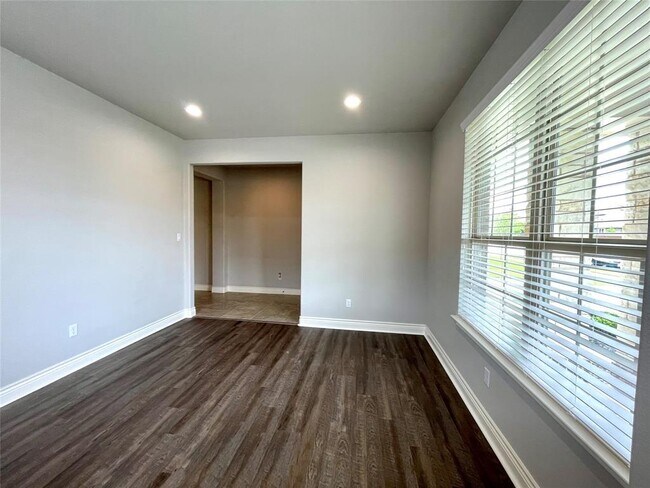 Building Photo - 218 Summer Pointe