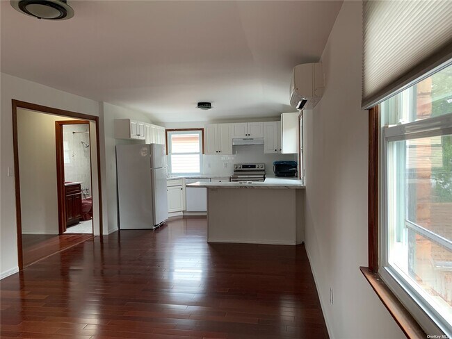 Foto del edificio - 251-24 57th Ave