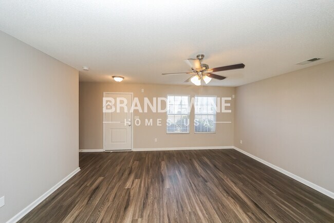Foto del edificio - 7751 Freehold Dr