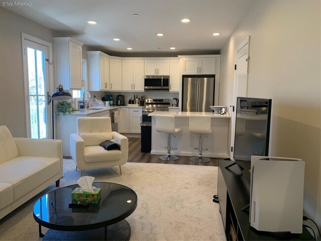 Building Photo - 269-271-271 Bayville Ave