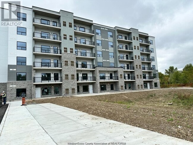 Building Photo - 3290 Stella Crescent
