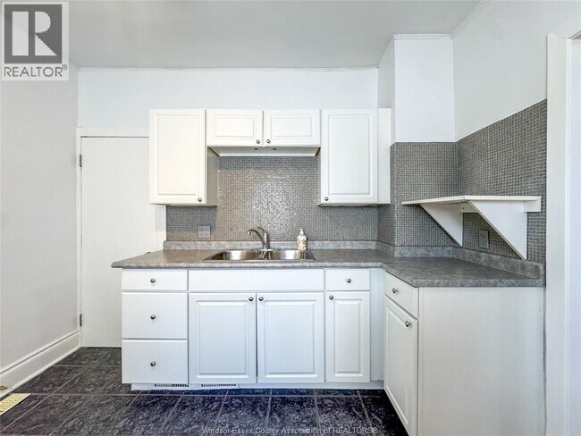 Photo du bâtiment - 1351 Marentette Ave