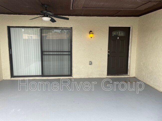 Foto del edificio - 15240 E Pond Woods Dr