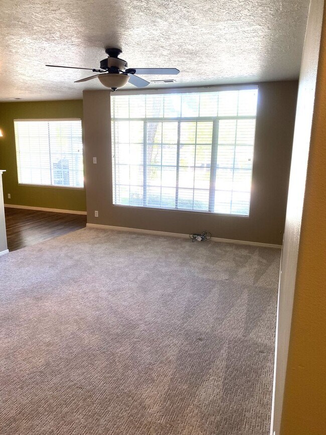 Foto del edificio - BEAUTIFUL 2 BEDROOM TOWNHOUSE IN HURRICANE!!!