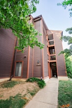 Building Photo - 2815 Lee Oaks Ct