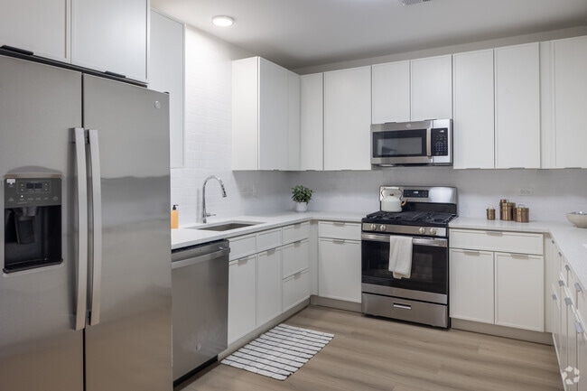 Interior Photo - 9201 Milwaukee ave