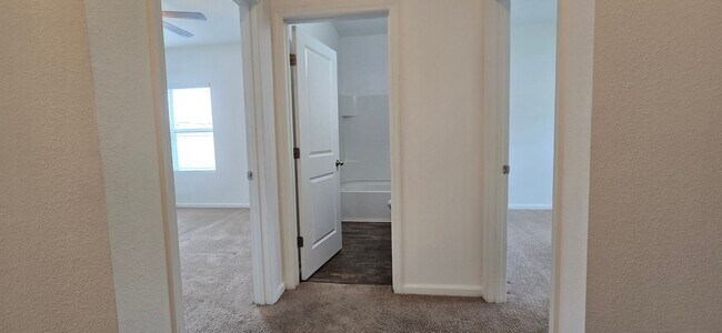 Foto del edificio - 15660 Merlin Ave