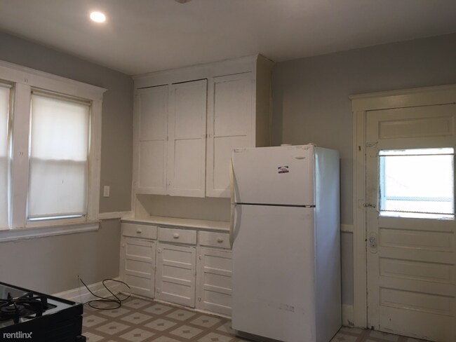 Building Photo - 2 br, 1 bath Duplex - 1312 Chalmers St