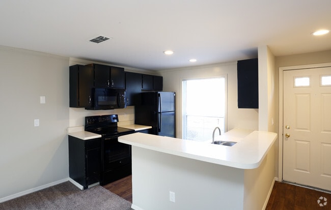 Modern Kitchen - Prime Apartments and Townhomes at Ridgeway