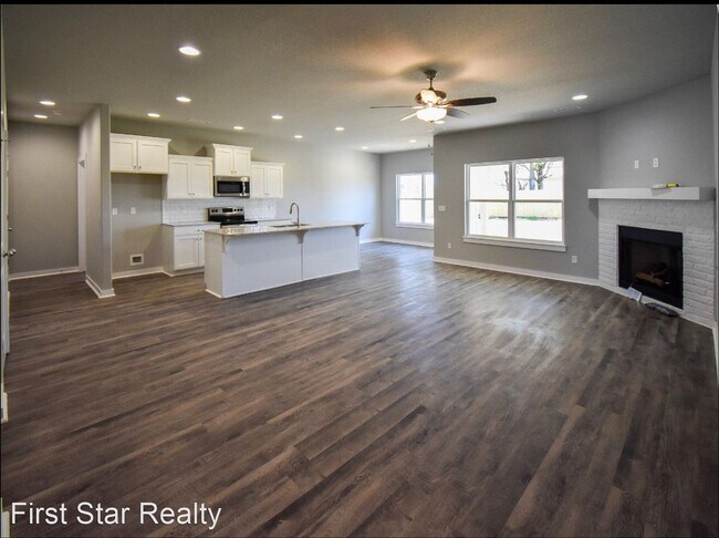 Foto del edificio - 4 br, 2 bath House - 482 N Otoe Street