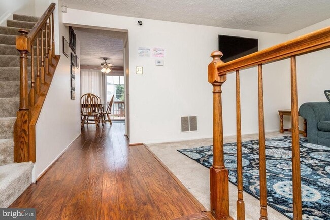 Foto del edificio - 46 Running Brooke Dr