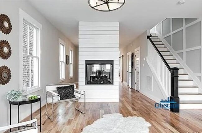 Building Photo - SWANKY 3 BEDROOM NEWER HOME IN HISTORIC CH...