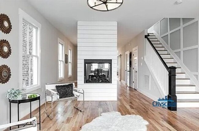Foto del edificio - SWANKY 3 BEDROOM NEWER HOME IN HISTORIC CH...