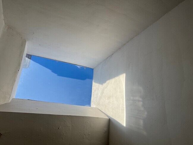 Foto del edificio - 2439 N Francisco Ave