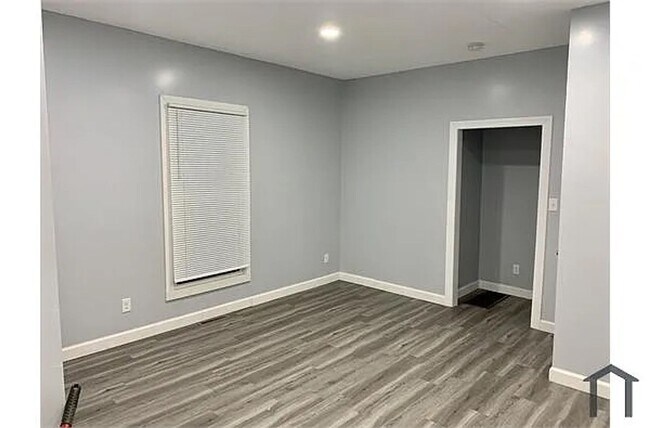 Building Photo - Price Reduced - $1090/month!! 2 bedroom 1 ...