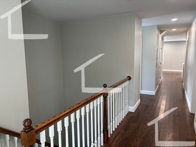 Foto del edificio - NO FEE Luxury Duplex near NEU w Laundry in...