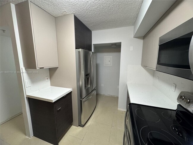 Foto del edificio - 2051 Renaissance Blvd