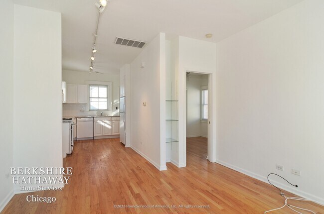 Building Photo - 1710 N Fern Court