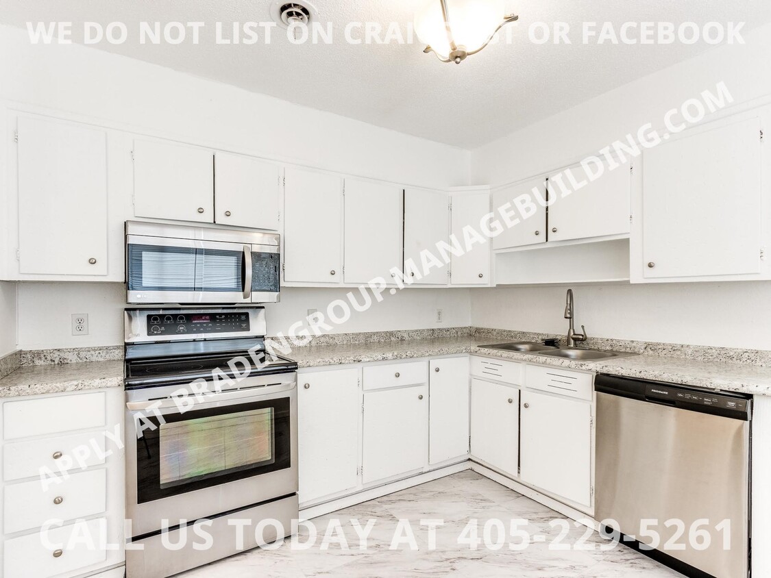 Primary Photo - 124 Chevy Chase Dr