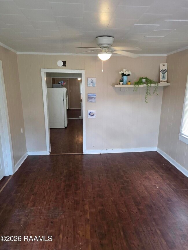 Foto del edificio - 1032 N Railroad Ave