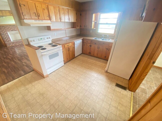 Building Photo - 3 br, 1 bath House - 404 Vosswood Dr