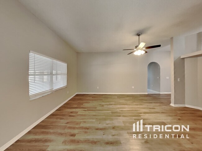Building Photo - 3621 71st Terrace E