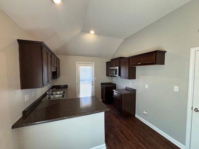 Building Photo - 6125 Humphreys Dr