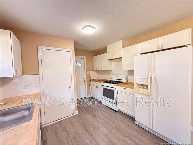 Foto del edificio - 2808 Coronada Pkwy