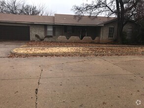 Building Photo - 1021 Crown Dr