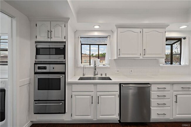 Building Photo - 17061 Germain St