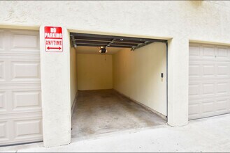 2BR, 2BA - 810SF - Gold Coast Apartments