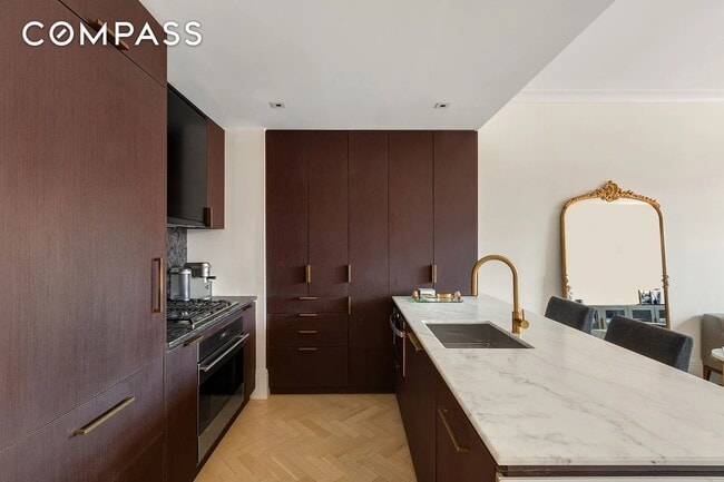 Building Photo - 50 Clinton St