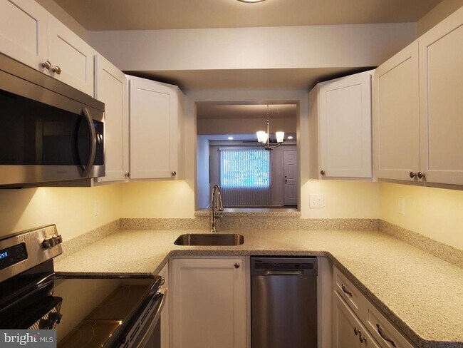 Building Photo - 1301 Lisa Dr