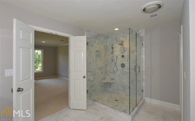 Building Photo - 600 Willow Knoll Dr