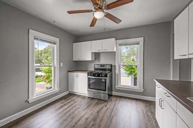 Foto del edificio - Bruhnding Properties 918 18 1/2 Ave NE