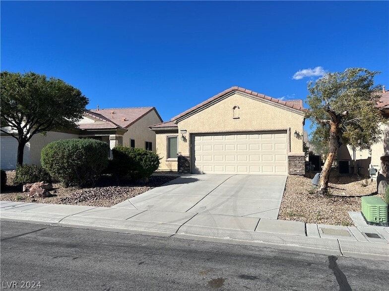 Foto principal - 2712 Cheer Pheasant Avenue