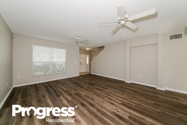 Building Photo - 3415 30th Ln E