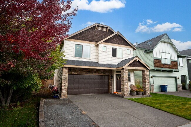 Foto del edificio - Spacious 4-bed Home with High Ceilings