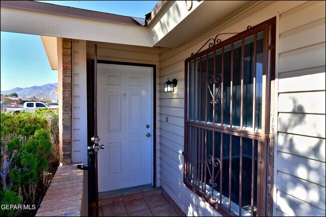 Foto del edificio - 6023 Bridalveil Dr