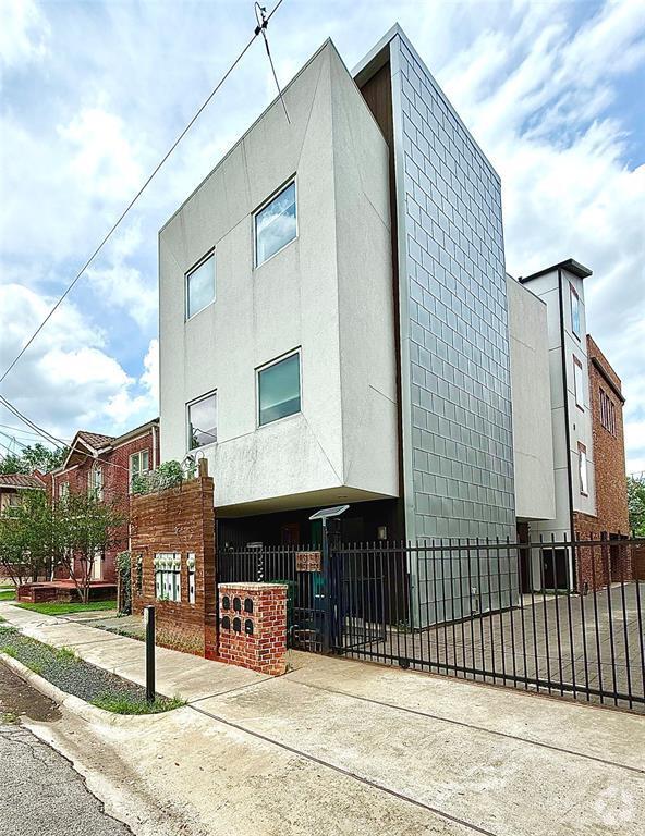 Building Photo - 1311 Isabella St