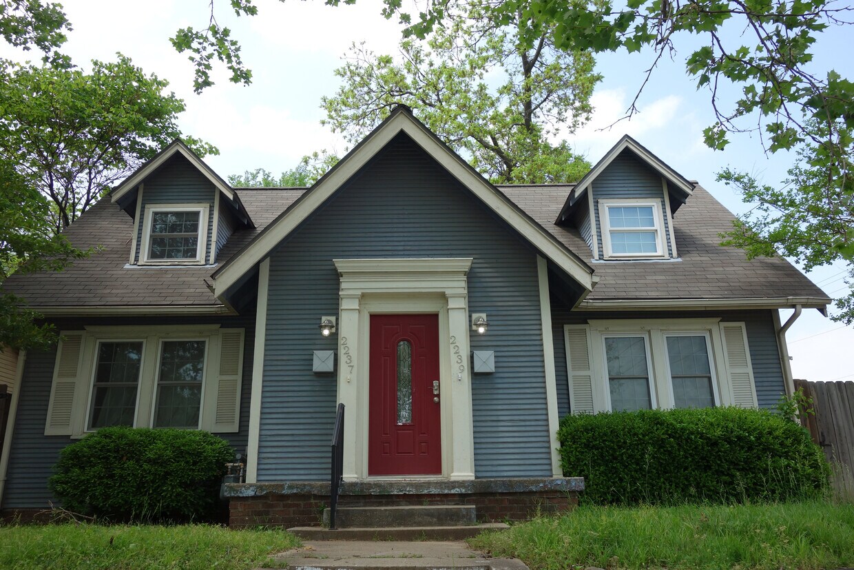 Charming Curb Appeal for this Midtown 2/1/1 Duplex - 2239 E 18th St
