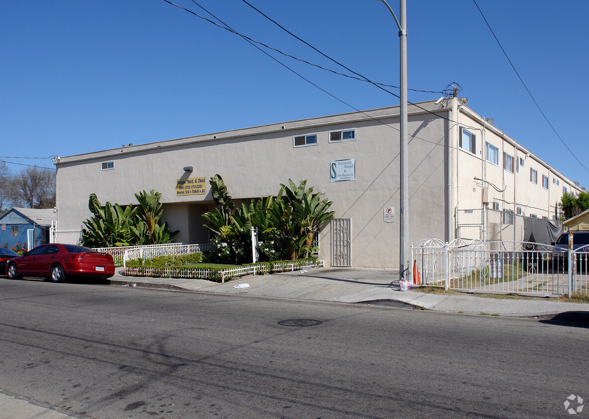 Building Photo - 3835 W 104th St