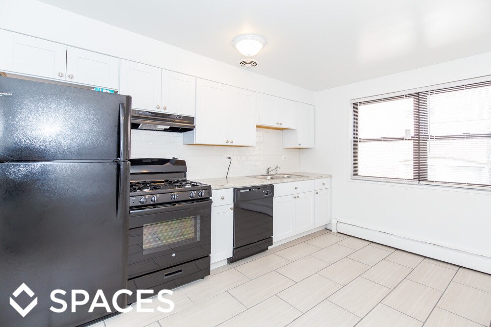 Foto principal - 1656 W Pratt Blvd