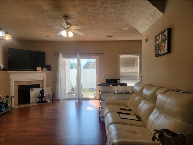 Foto del edificio - 801 Old Peachtree Rd NW